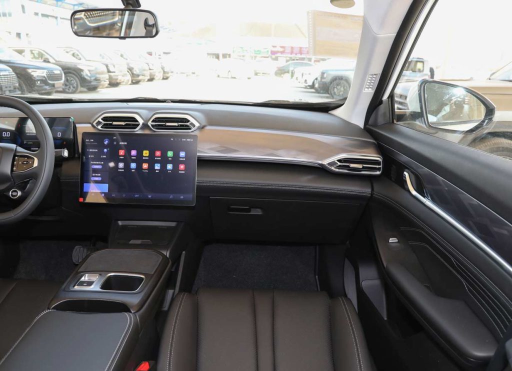 Dongfeng Fengshen 2025 Haojan: A Hybrid SUV Starting at ¥64,900, Disrupting the Traditional Fuel Vehicle Market