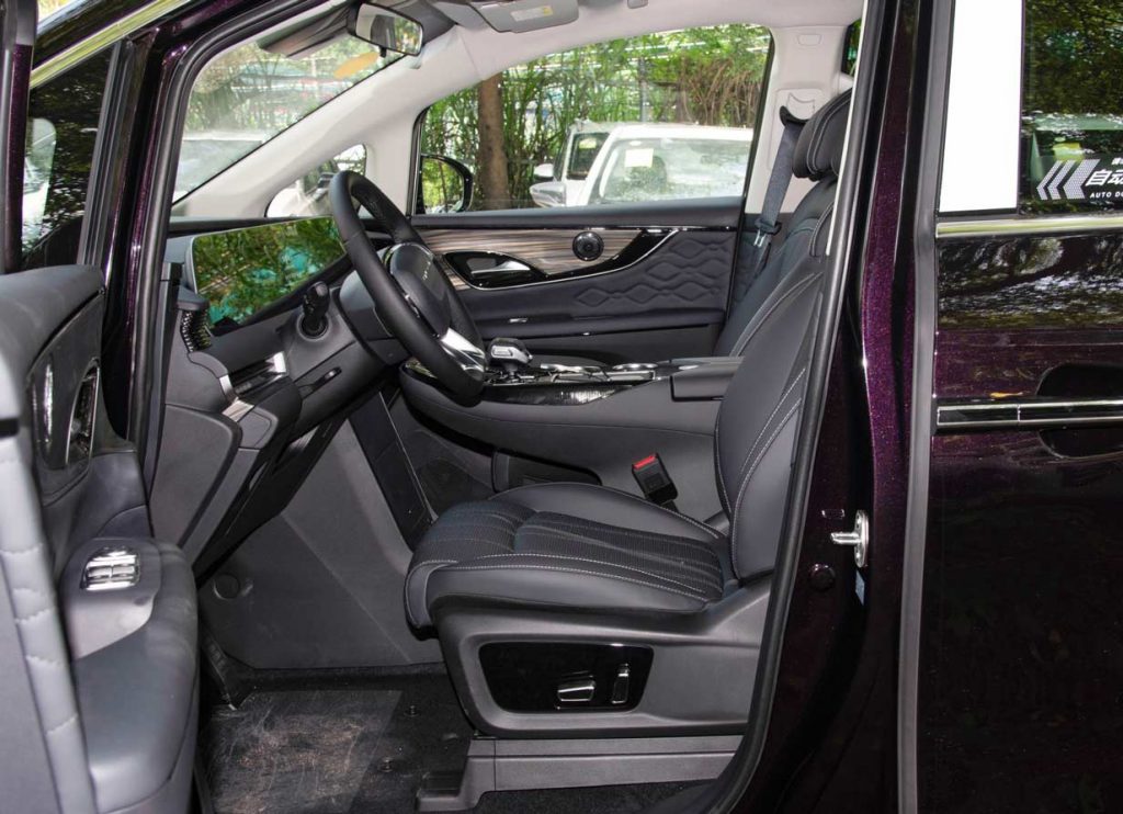 Dongfeng Fengxing Xinghai V9 Yuexiang Series:   "Mobile First-Class Cabin" Experience