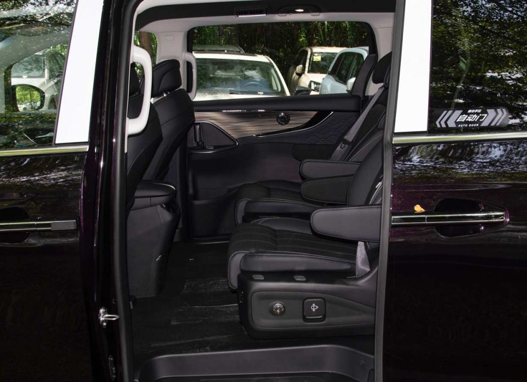 Dongfeng Fengxing Xinghai V9 Yuexiang Series:   "Mobile First-Class Cabin" Experience