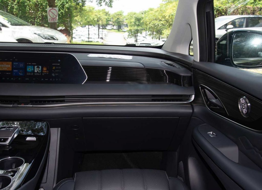 Dongfeng Fengxing Xinghai V9 Yuexiang Series:   "Mobile First-Class Cabin" Experience