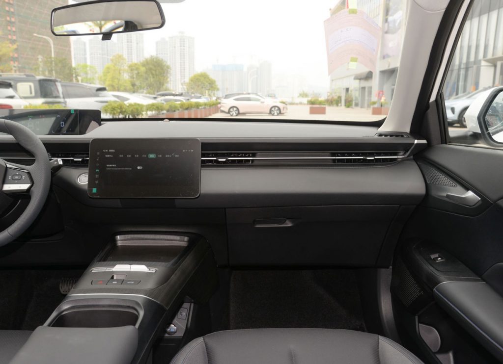 Two-Minute Battery Swap Revolution: Comprehensive Review of Changan Oshan 520 EV Two-Minute Battery Swap Revolution: Comprehensive Review of Changan Oshan 520 EV