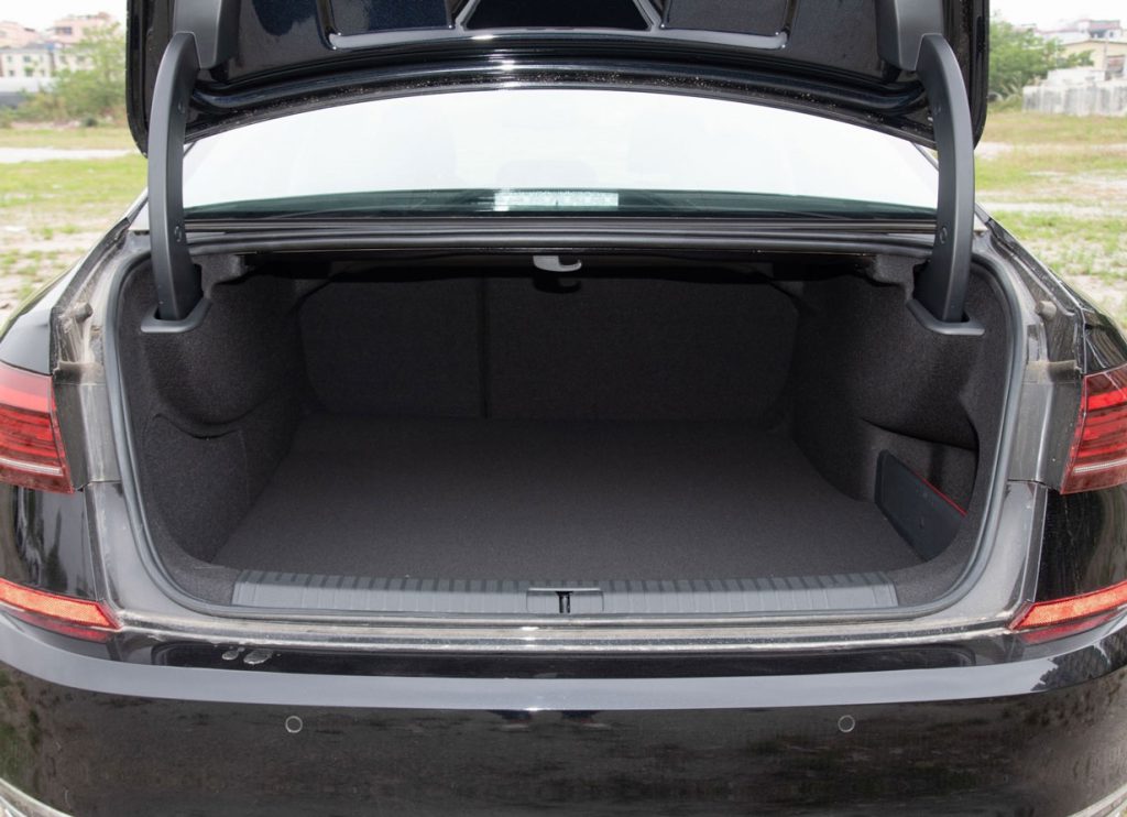 Volkswagen Passat PHEV 2025: The Pragmatic Bridge Between Fuel and Electric