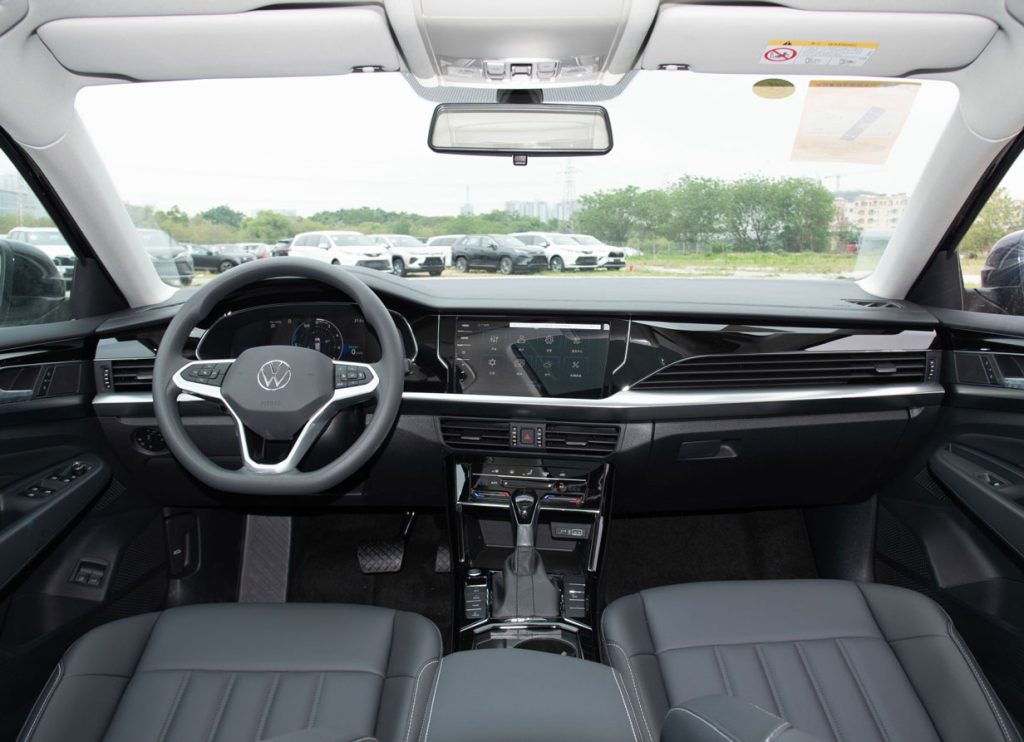 Volkswagen Passat PHEV 2025: The Pragmatic Bridge Between Fuel and Electric